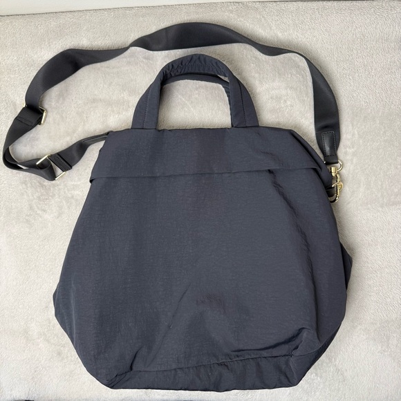 Lululemon On My Level Bag 2.0 BLK/GOLD - Picture 3 of 5